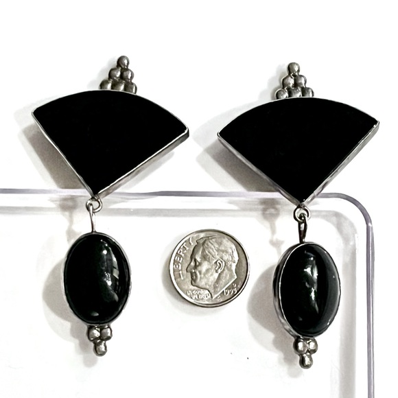 Signed - Sam Lovato, Santa Domingo. Old Pawn Sterling Onyx clip back Earrings - Picture 3 of 9